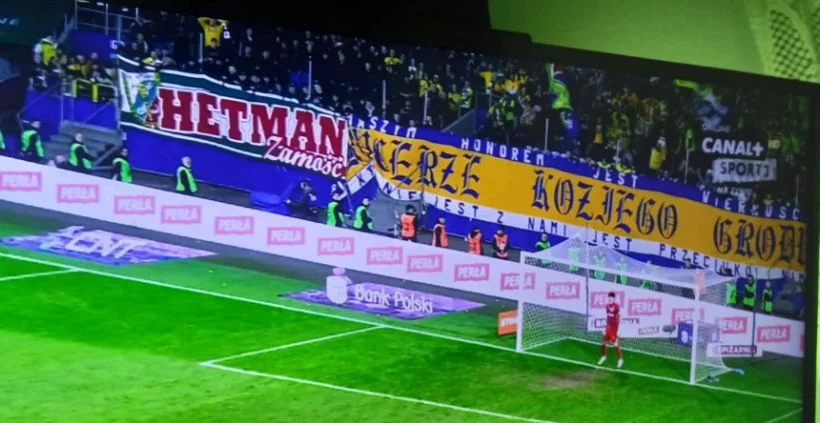 Hetman z Motorem! Po 8 latach "układu" nowa "zgoda" kibicowska stała się faktem. Hetman Legia flaga